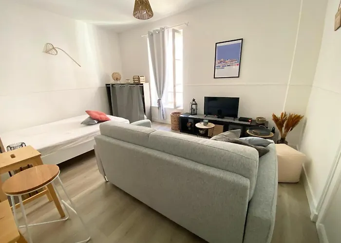 Le Clain- Cathedrale -la Conciergerie Poitiers